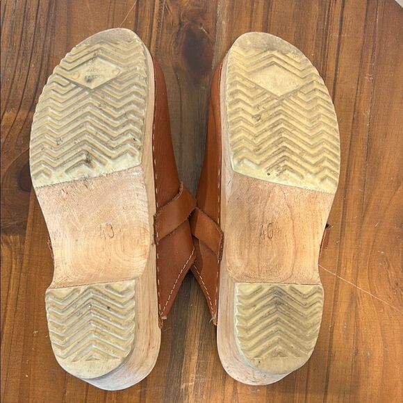 Lotta Women's Tan Leather Clogs - Picture 3 of 5